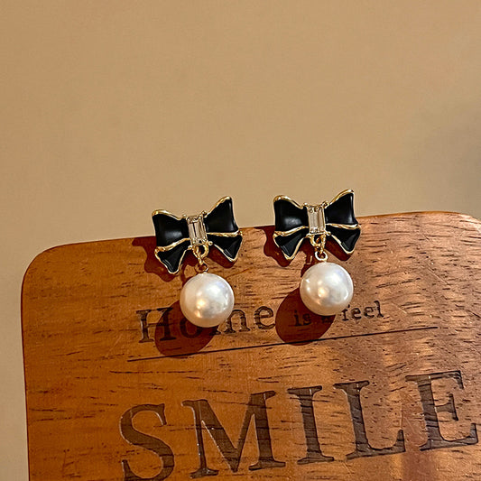 Women's Niche Black Bow Pearl Stud Earrings – Elegant & Unique Design
