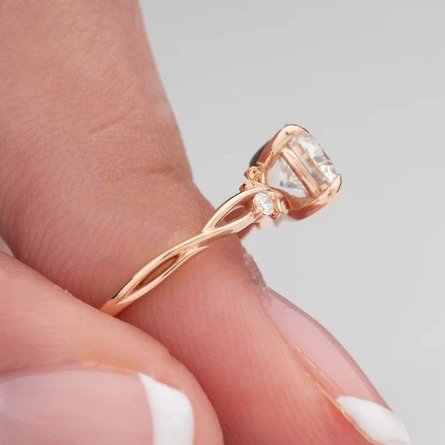 Lianzhi Inspired Zircon Proposal Ring – Elegant Rose Gold Geometry