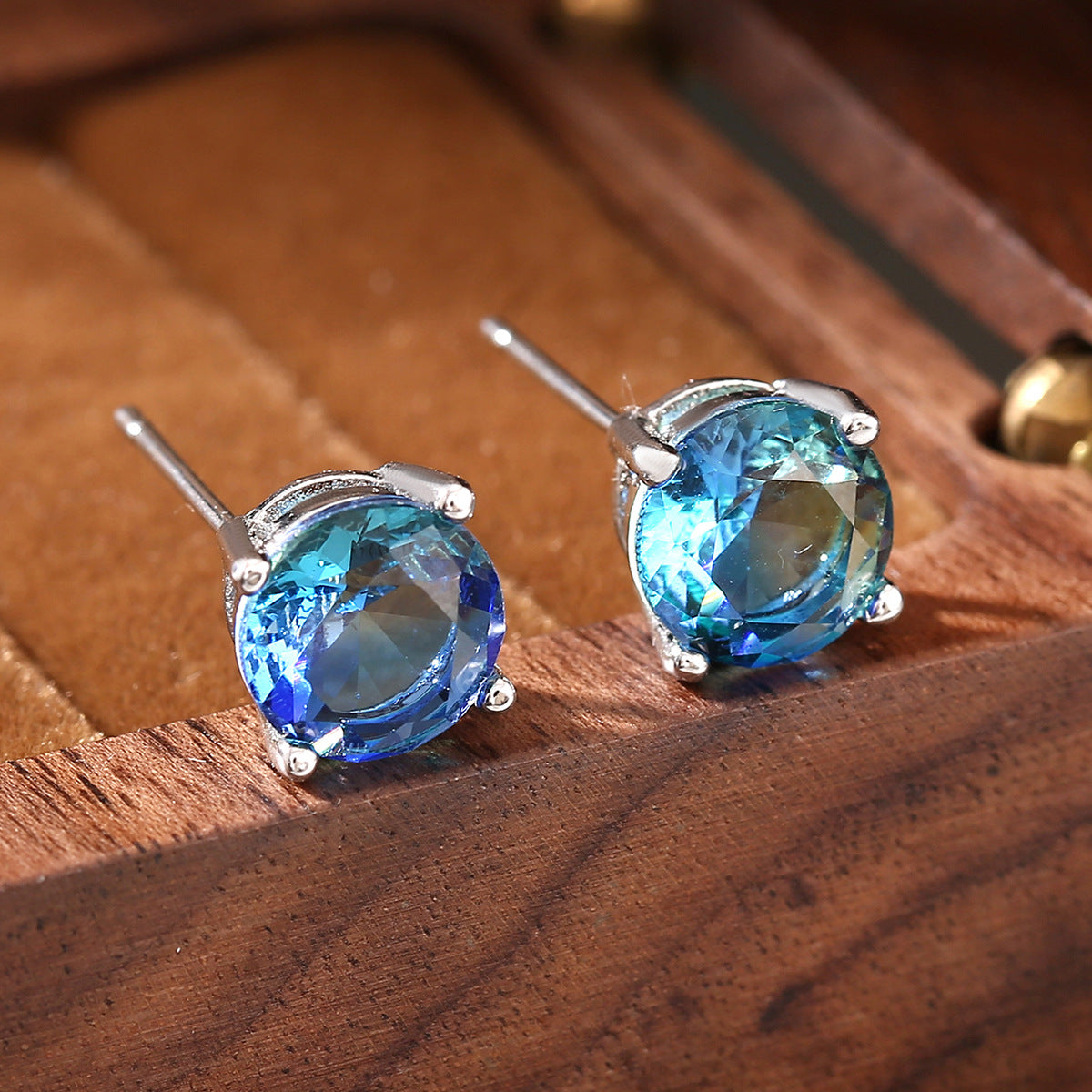Retro Copper Inlaid Blue Zirconium Stud Earrings