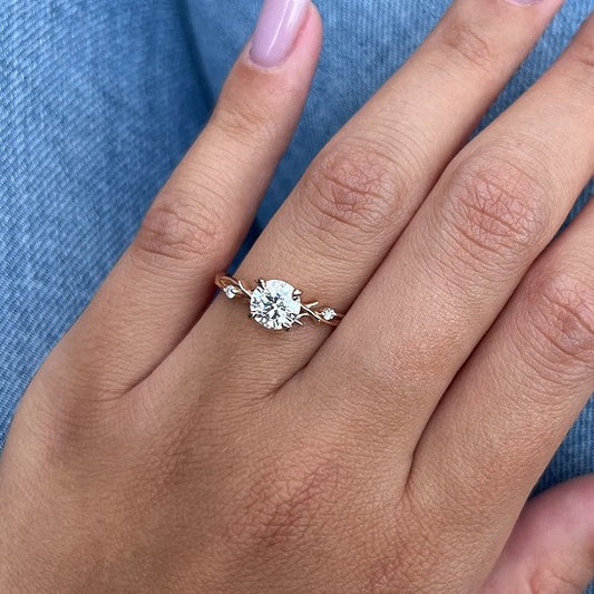 Lianzhi Inspired Zircon Proposal Ring – Elegant Rose Gold Geometry