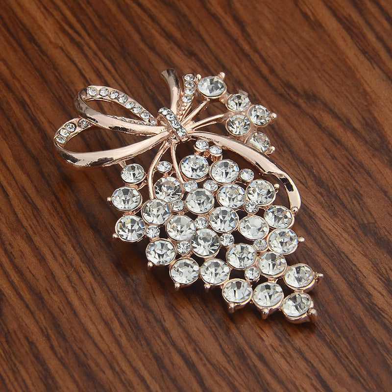 Diamond Grape Cluster Brooch – Elegant Vine-Inspired Sparkle