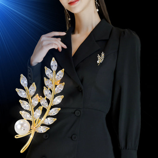 Leaf Pearl Accent Brooch – Graceful Wheat-Inspired Elegance