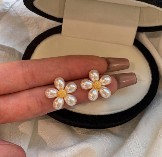 Sterling Silver Flower Pearl Stud Earrings for Ladies