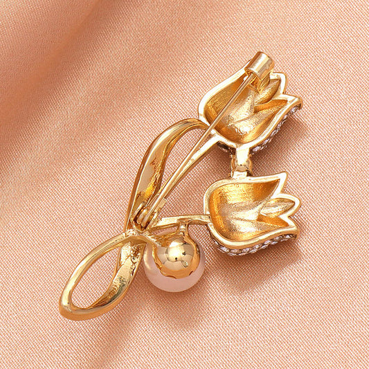 Tulip Pearl Button Brooch – Korean Style with Full Diamond Sparkle